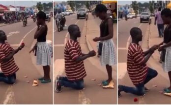 Netizens react to man who proposed to girlfriend by the roadside