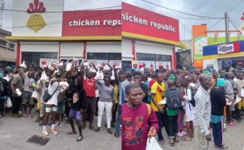 Breakfast don sure: Netizens hail Chicken Republic for sharing free food:ikejabird.com