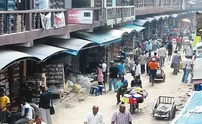 Lagos Govt shuts down Alaba market