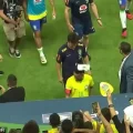 Neymar left salty as angry fan throws popcorn on his head:ikejabird.com