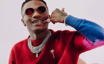 “Make una gerrout!” – Wizkid reacts as women flood his DM after he revealed desire to kiss in a movie