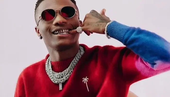 “Make una gerrout!” – Wizkid reacts as women flood his DM after he revealed desire to kiss in a movie