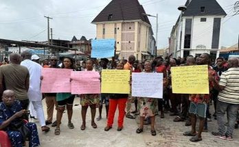 Nigerian traders protesting Chinese retail competition at Lagos Trade Fair
