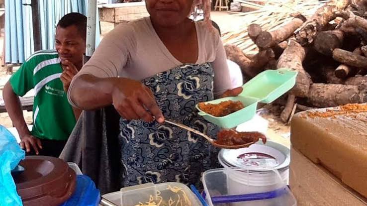 Roadside traders operating along a Lagos street